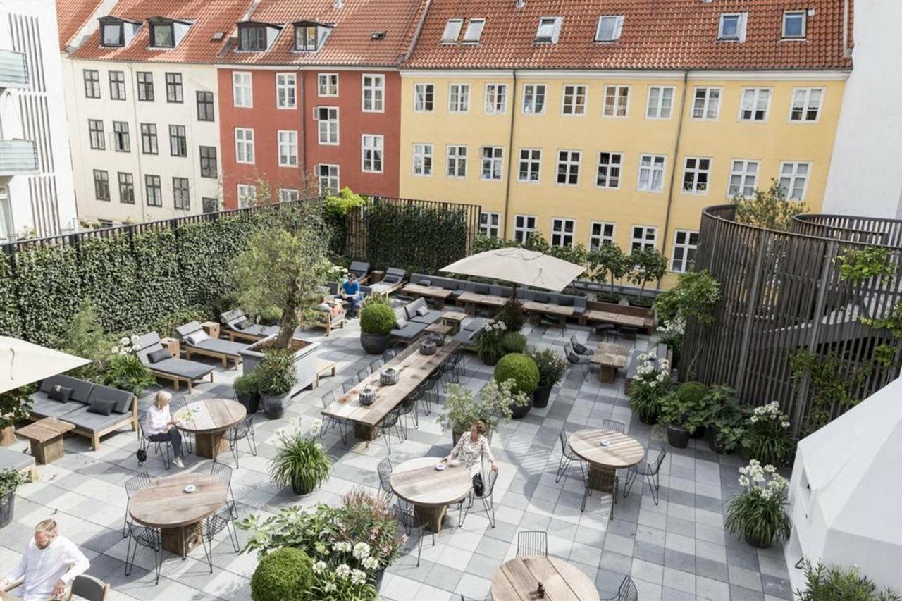 1 Hotel Copenhagen Exterior photo The courtyard at the hotel